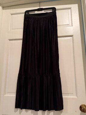 Kendall Lane Black Pleated Satin Maxi Skirt with Tiered Hem, Size L